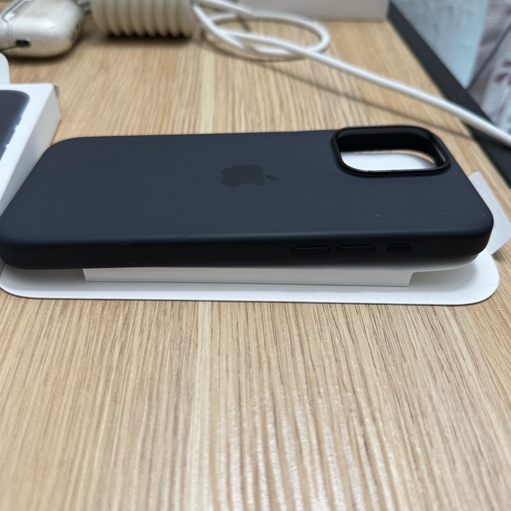 iPhone 15 Pro Max silicone case (Black) - Picture 5 of 9